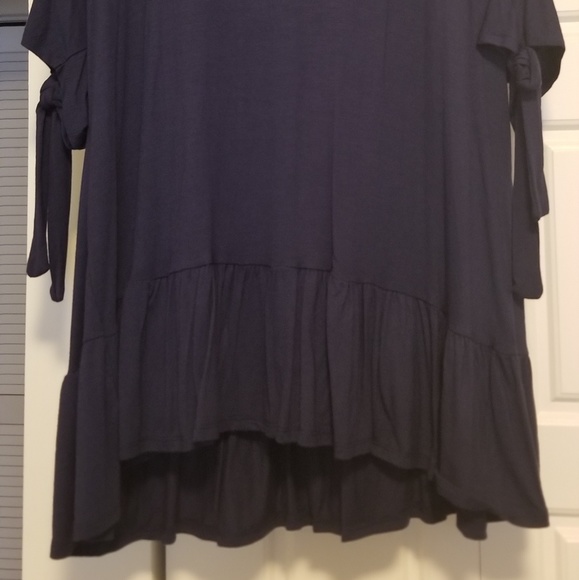 Top - Picture 2 of 2